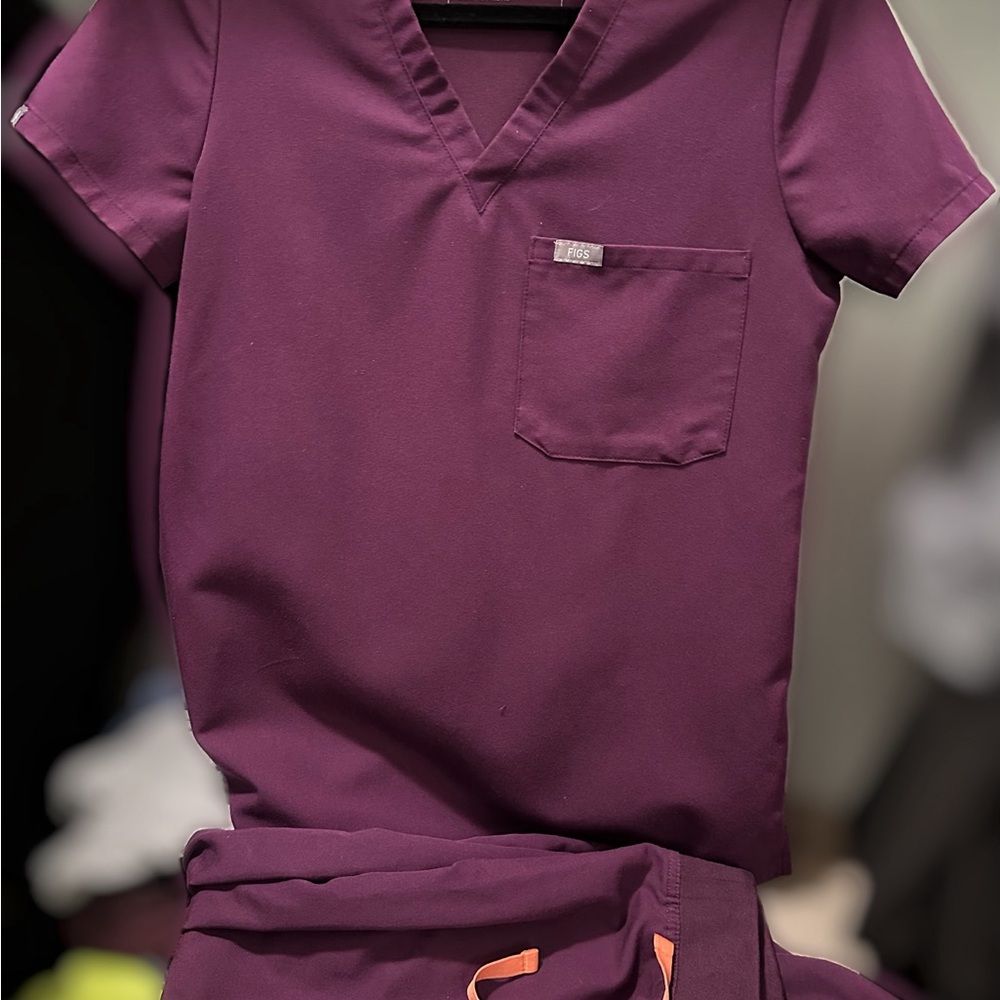FIGS Deep Purple Women’s Scrubs Set